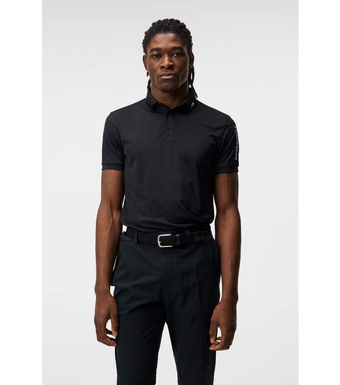 j. lindeberg j. lindeberg Tour Tech Reg Fit Golf Polo black GMJT06337 Black j. lindeberg fleeces en truien GMJT06337 licht grijs bij Leerentveldvrijetijd.nl