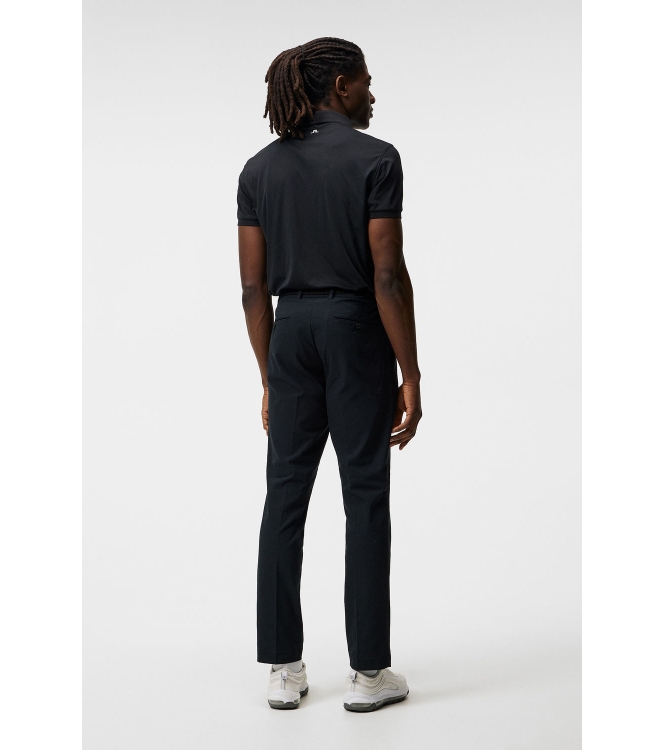 j. lindeberg j. lindeberg Tour Tech Reg Fit Golf Polo black GMJT06337 Black j. lindeberg fleeces en truien GMJT06337 licht grijs bij Leerentveldvrijetijd.nl