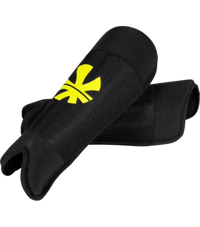 Reece Reece Winston scheenbeschermers black 882109 8000 black Reece bescherming 882109 8000 licht grijs bij Leerentveldvrijetijd.nl