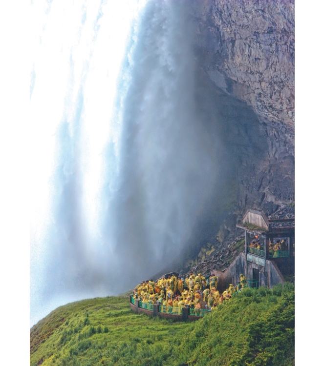 Coghlan's Coghlan\'s Emergency Poncho  7699173  Coghlan's jassen 7699173 ecru bij Leerentveldvrijetijd.nl