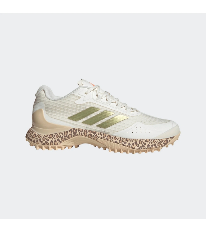 Adidas Adidas Hockey Fabela X Empower off white/gold met./crystal sand JH5718 off white/gold met./crystal sand Adidas hockeyschoenen JH5718 roze bij Leerentveldvrijetijd.nl