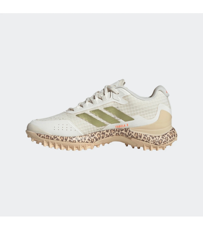 Adidas Adidas Hockey Fabela X Empower off white/gold met./crystal sand JH5718 off white/gold met./crystal sand Adidas hockeyschoenen JH5718 roze bij Leerentveldvrijetijd.nl