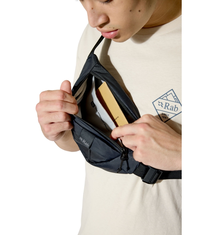 Rab Rab Tygen 2 blk_black QAQ-34 BLK_Black Rab tassen QAQ-34 licht grijs bij Leerentveldvrijetijd.nl