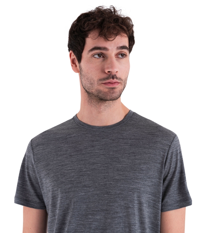 Icebreaker fleeces en truien IB0A56WL lichtblauw bij Leerentveldvrijetijd.nl