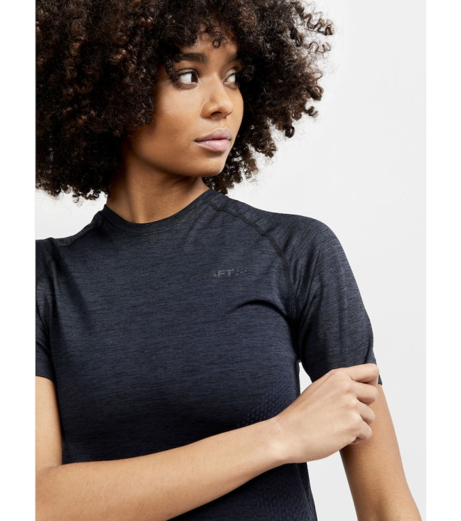 Craft Craft Core Dry Active Comfort SS W black 1911677-B999000 black Craft wintersportkleding 1911677-B999000 licht grijs bij Leerentveldvrijetijd.nl